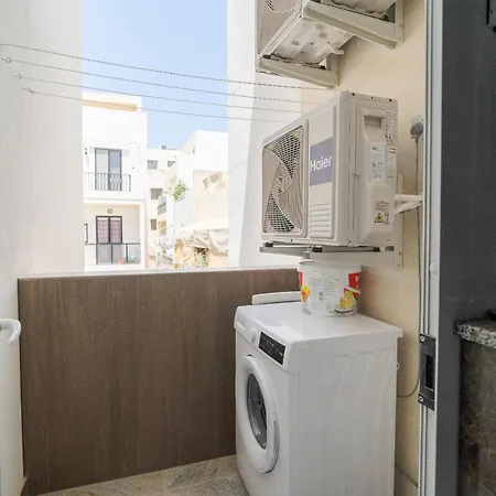 Lägenhet Charming 1br With Comfy Bed With Wifi & Ac In Tarxien *